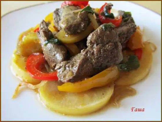 Куриная печень с яблоками и болгарским перцем