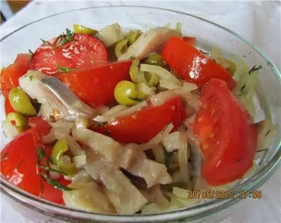 Салат с помидорами и сельдью