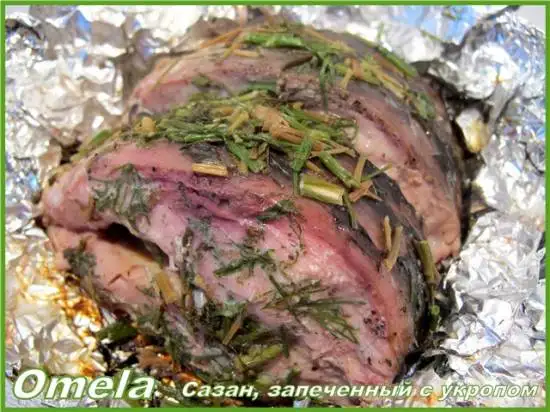 Сазан, запеченный с укропом