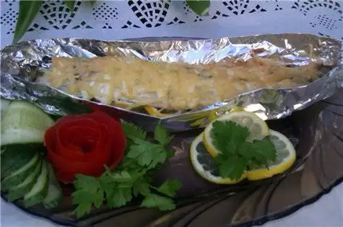 Кефаль запеченная с сыром и зеленью