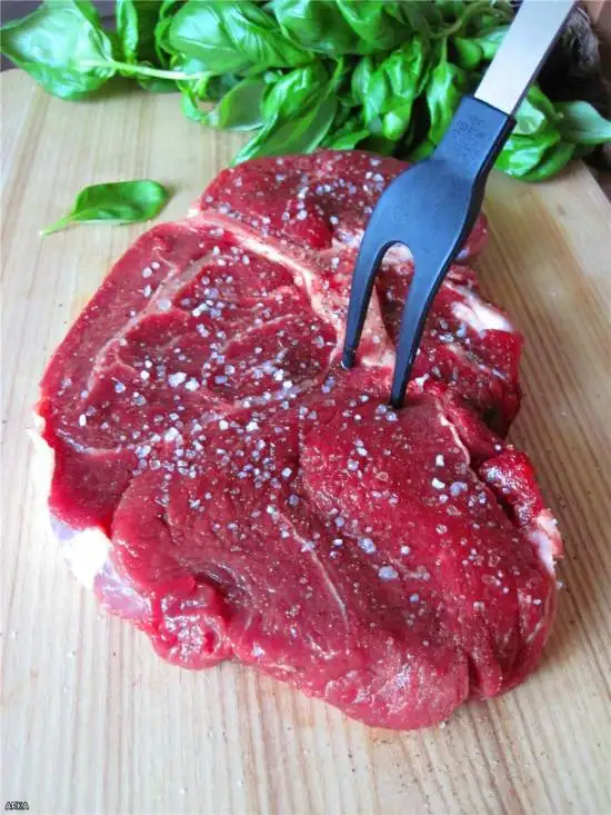 Steak rare (стейк) из кинофильма «Вкус жизни»