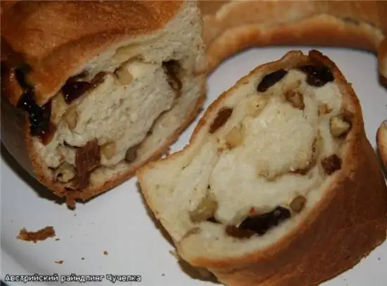 Австрийский райндлинг (формовой рулет с сухофруктами и орехами)