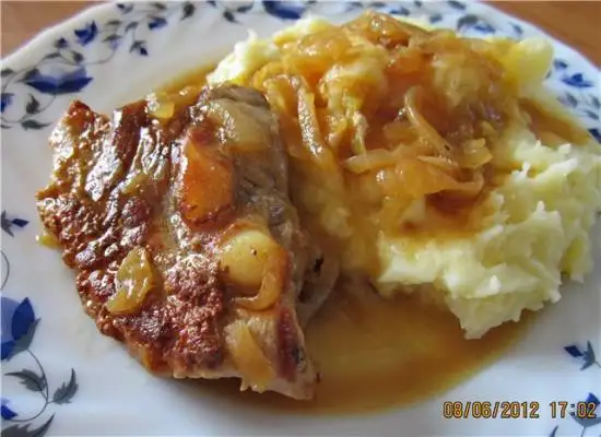 Свиные ребра в луковом соусе