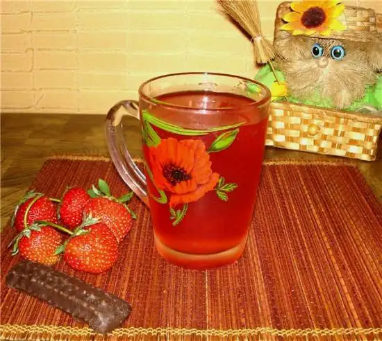 Клубничный компот с мятой