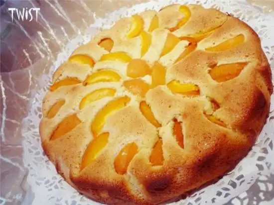 Миндально-медовый пирог с абрикосами