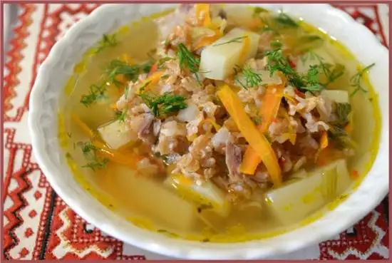 Мясной суп с пшеничными хлопьями