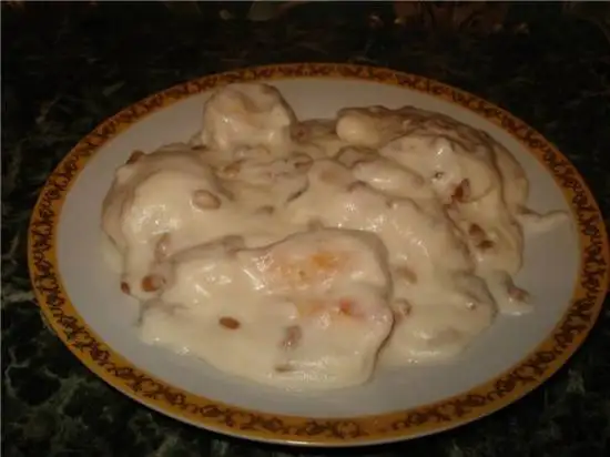 Курица в сливочном соусе с кедровыми орешками (Мультиварка Brand 37501)