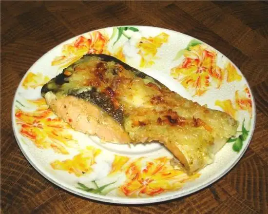 Горбуша запеченная под овощной шубкой