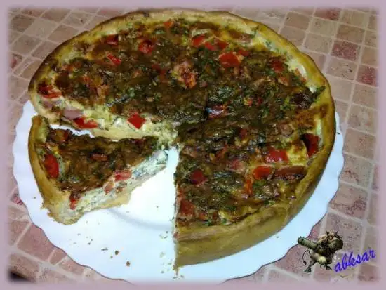 Сырный пирог с беконом и перцем