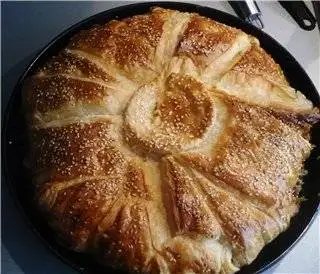 Креатопита - греческий мясной пирог из слоеного теста