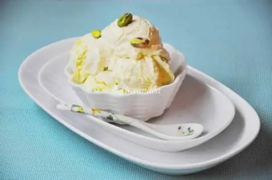 Зеленая коллекция: Мороженое без сахара с изумрудными фисташками и сыром бри