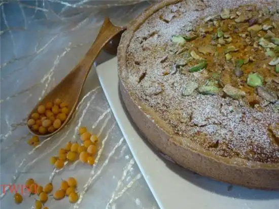 Пирог медово-облепиховый с яблоками