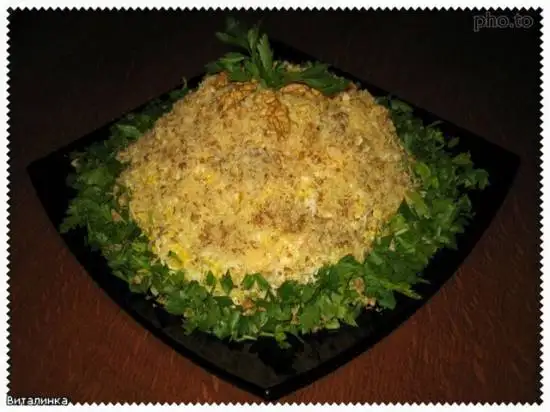 Салат «Ореховый» с курицей и черносливом