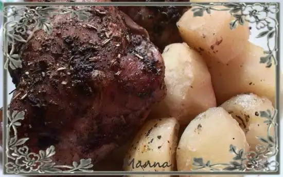 Куриные бедра с картофелем, запеченные в аэрогриле