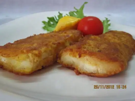 Камбала с лимонной цедрой, жаренная в сухарях