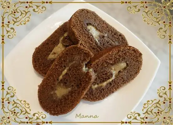 Манный шоколадный рулет с кремом из халвы