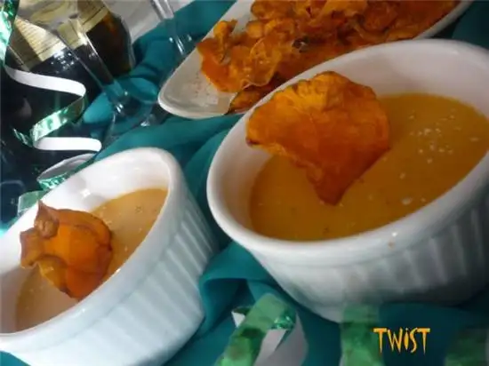 Крем с пармезаном и морковными чипсами