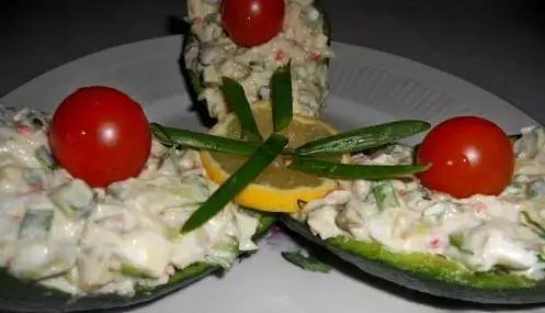 Салат с авокадо и крабовым мясом