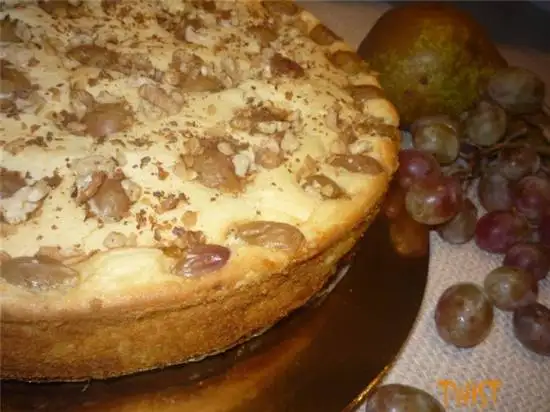 Сырник заварной с грушами и виноградом