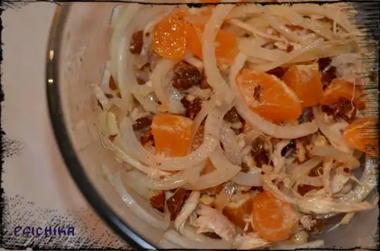 Салат из курицы с мандаринами «Рождество»