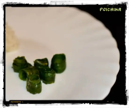 Китайская закуска из огуречной кожуры