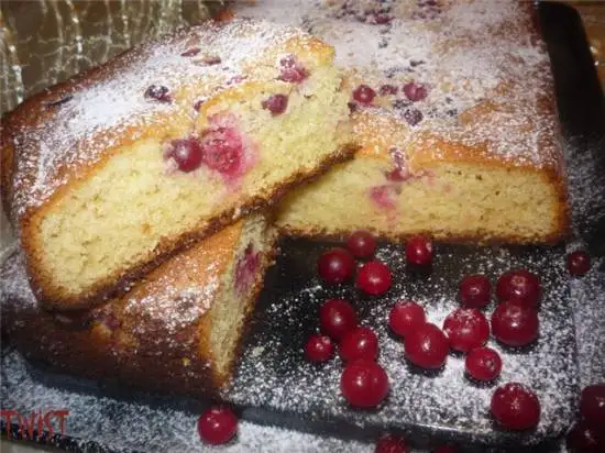 Миндальный пирог с клюквой