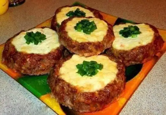 Мясные «ватрушки» - быстрый ужин