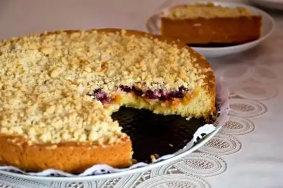 Песочный пирог с фруктами и штрейзелем