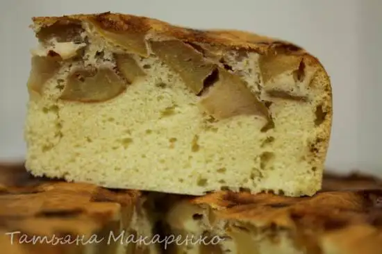 Шарлотка с яблоками в скороварке Oursson 4002