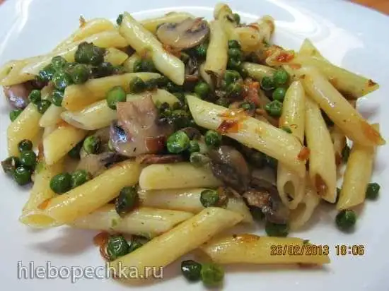Макароны с грибами и горошком