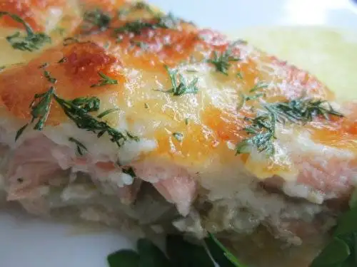 Киш с лососем и козьим сыром «Шавру»