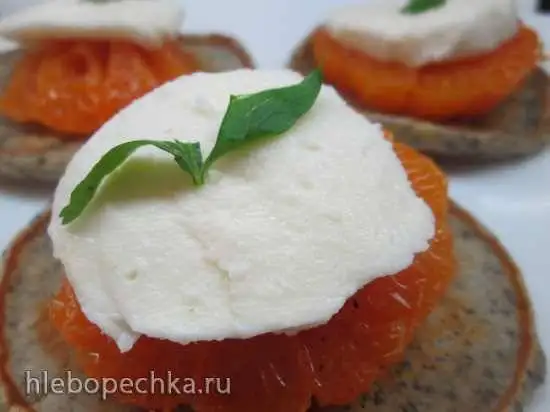 Оладьи маковые с цедрой и пряными мандаринами