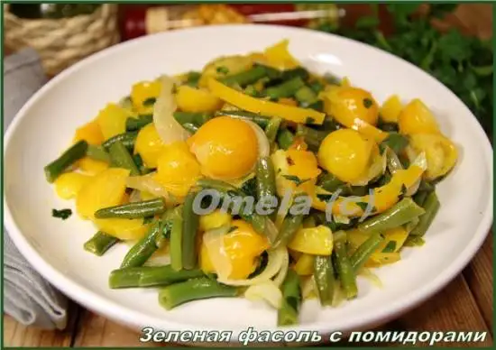 Зеленая фасоль с помидорами
