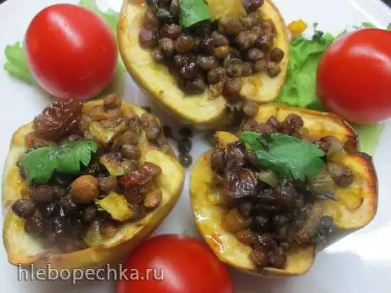 Яблоки, фаршированные пряной чечевицей