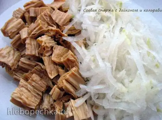 Соевая спаржа с дайконом и капустой кольраби