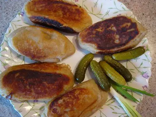 Постные картофельные пирожки с квашенной капустой