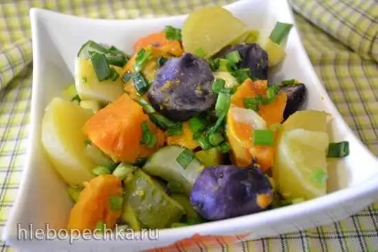 Картофельное ассорти с малосольными огурцами