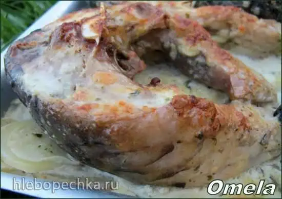 Сазан с картофелем под розмариновым соусом