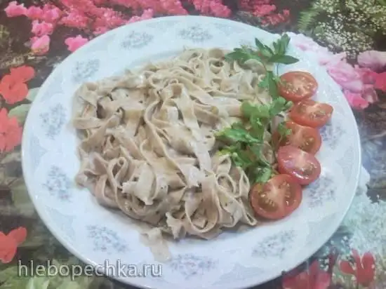 Тесто для лапши с зеленью и свекольным соком