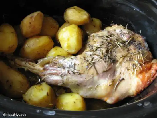 Ножка козленка с розмарином и медом