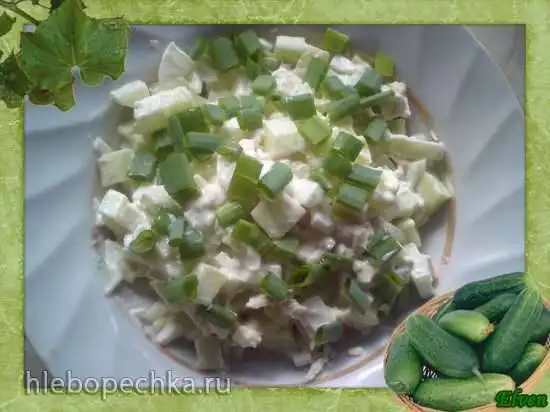 Салат с огурцами и курицей