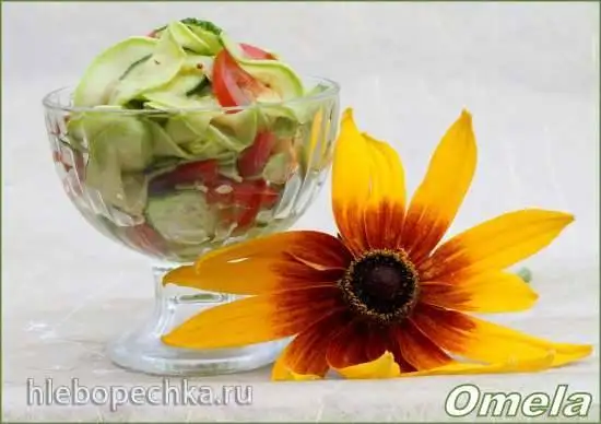 Летний салат с молодыми кабачками
