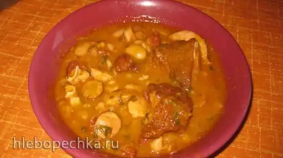 Фасолевый микс с колбасками в мультиварке
