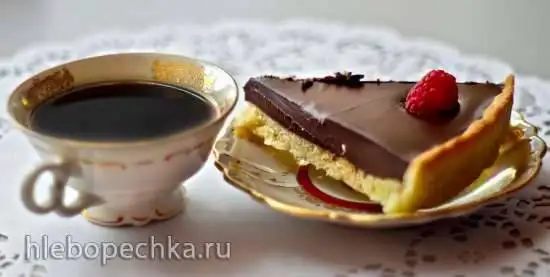 Шоколадный тарт с малиной