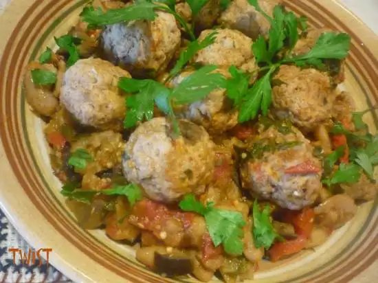 Мясные шарики с орехами на овощной подушке
(мультиварка-скороварка Brand 6051)