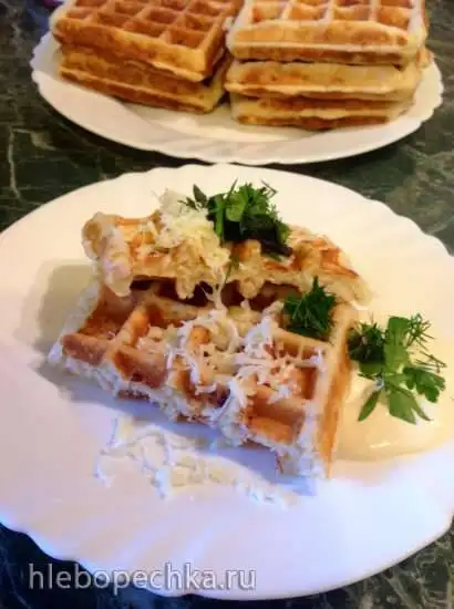 Толстые вафли мясные с брынзой и зеленью