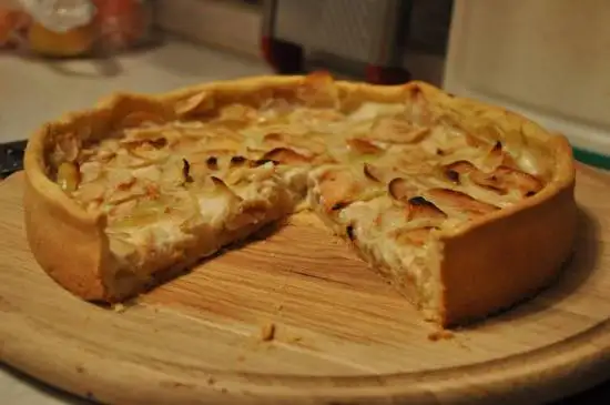 Яблочный пирог со сметанной заливкой