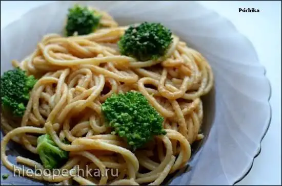 Очень легкая лапша с арахисовым маслом и брокколи (Stupidly Easy Peanut Noodles)