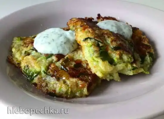 Оладьи из кабачков с мятным соусом