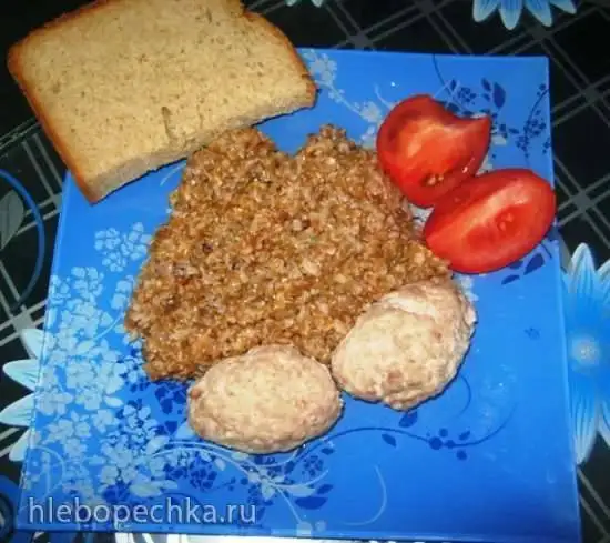 Пшеничная каша с паровыми котлетами в мультиварке